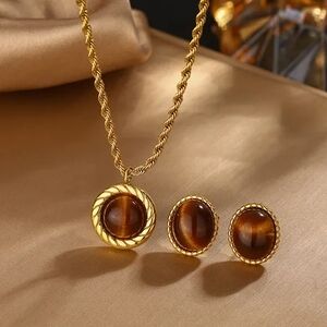 Gold and Brown Necklace with Elegant Design